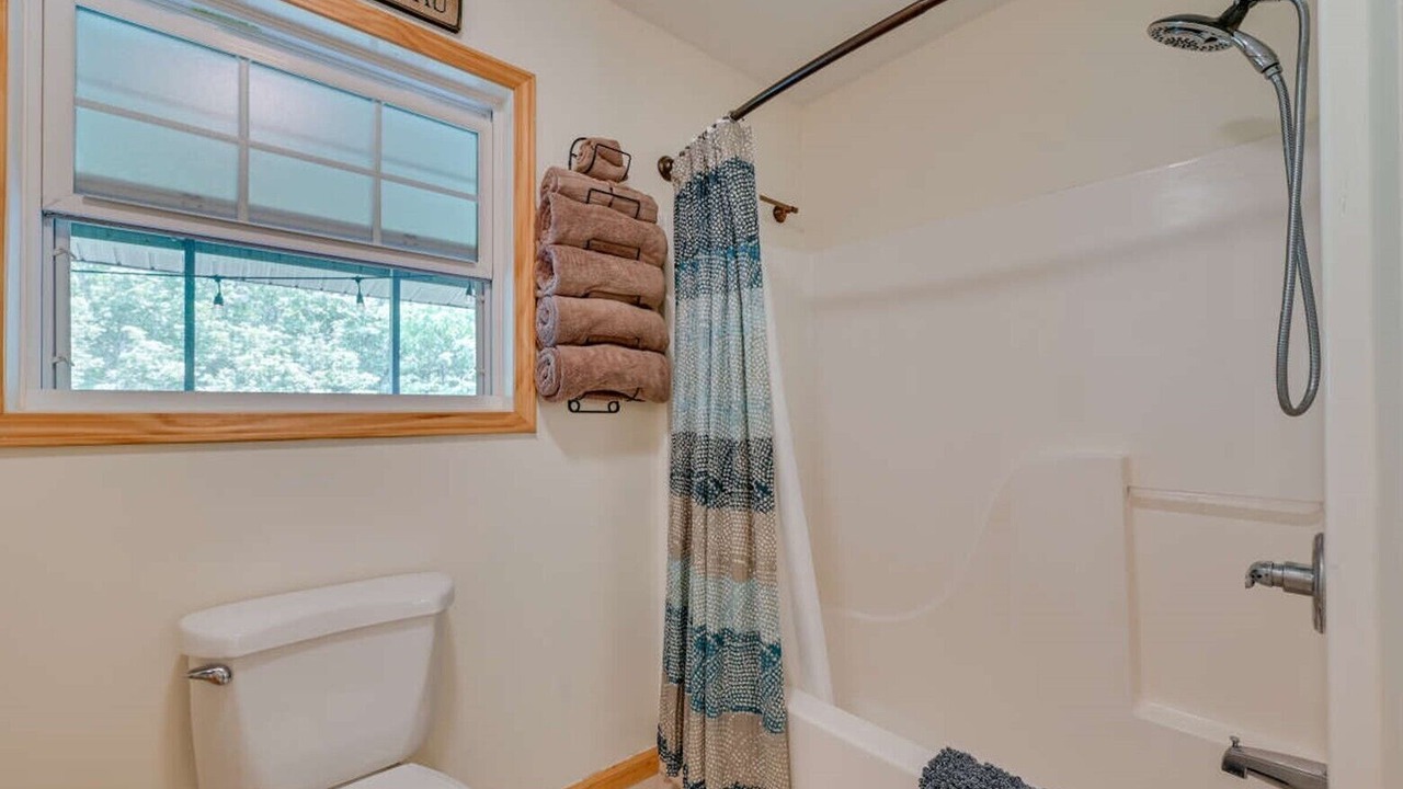 Photo of Bathroom in Byrdstown