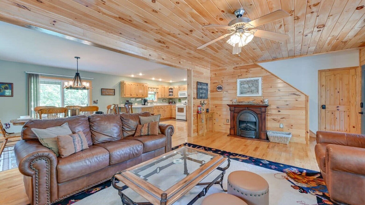 Photo of Livingroom in Byrdstown