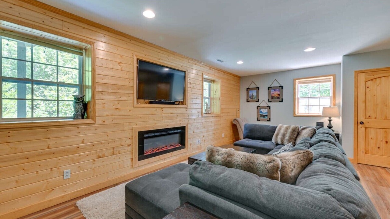 Photo of Livingroom in Byrdstown
