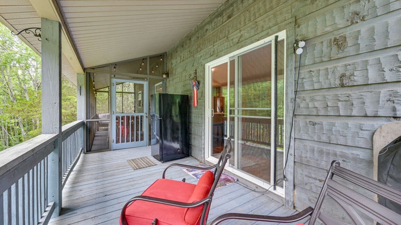 Photo of Patio Balcony in Byrdstown