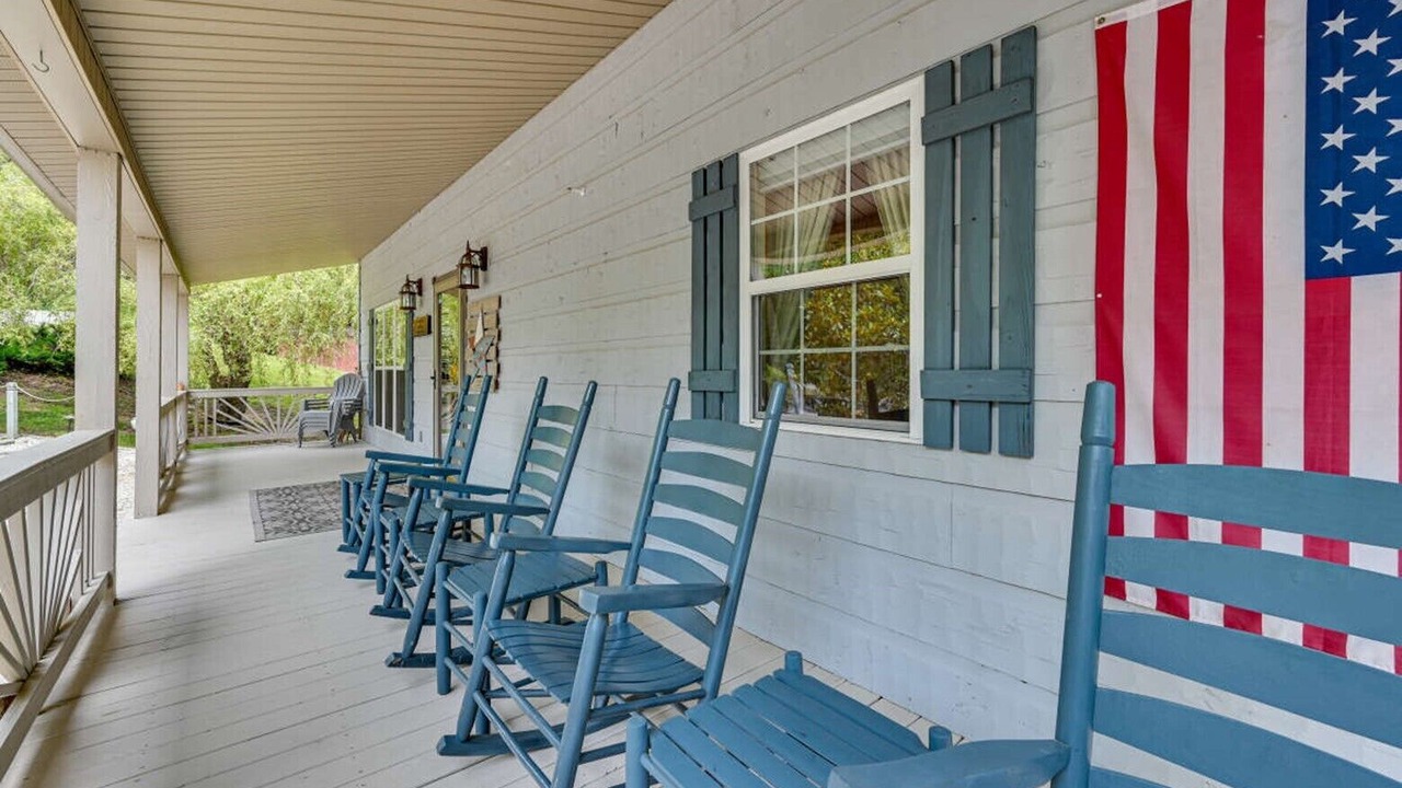 Photo of Patio Balcony in Byrdstown