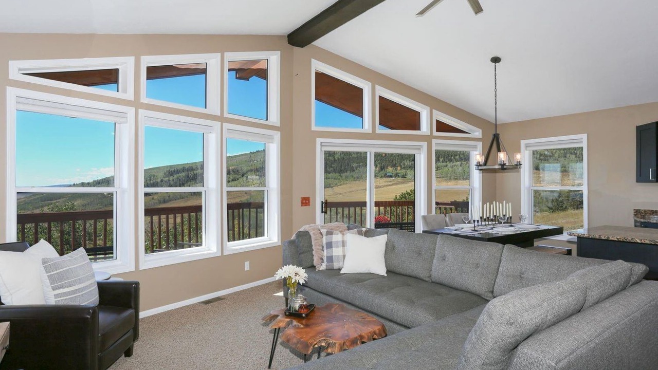 Photo of Livingroom in Warm Springs