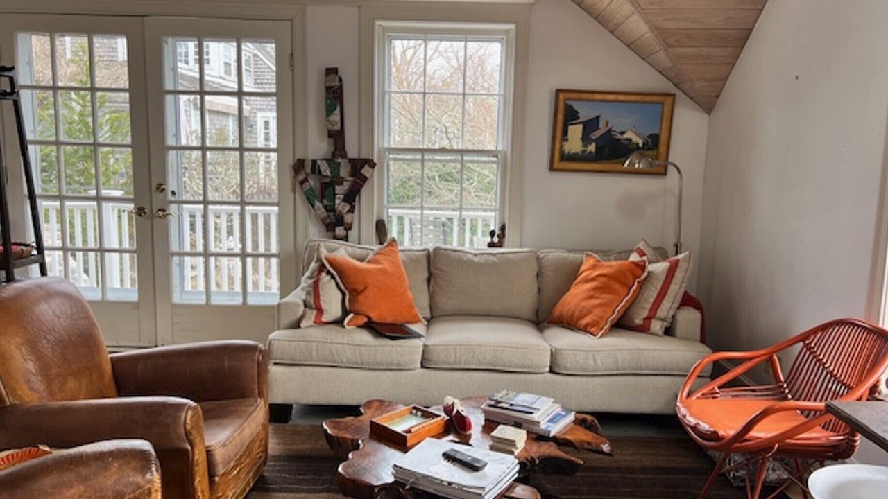 Photo of Livingroom in Brant Point