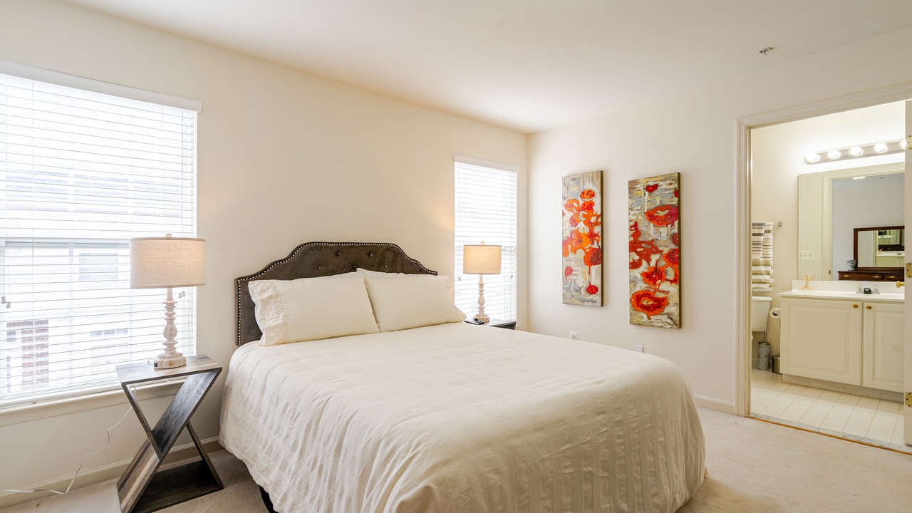 Photo of Bedroom in Baileys Crossroads
