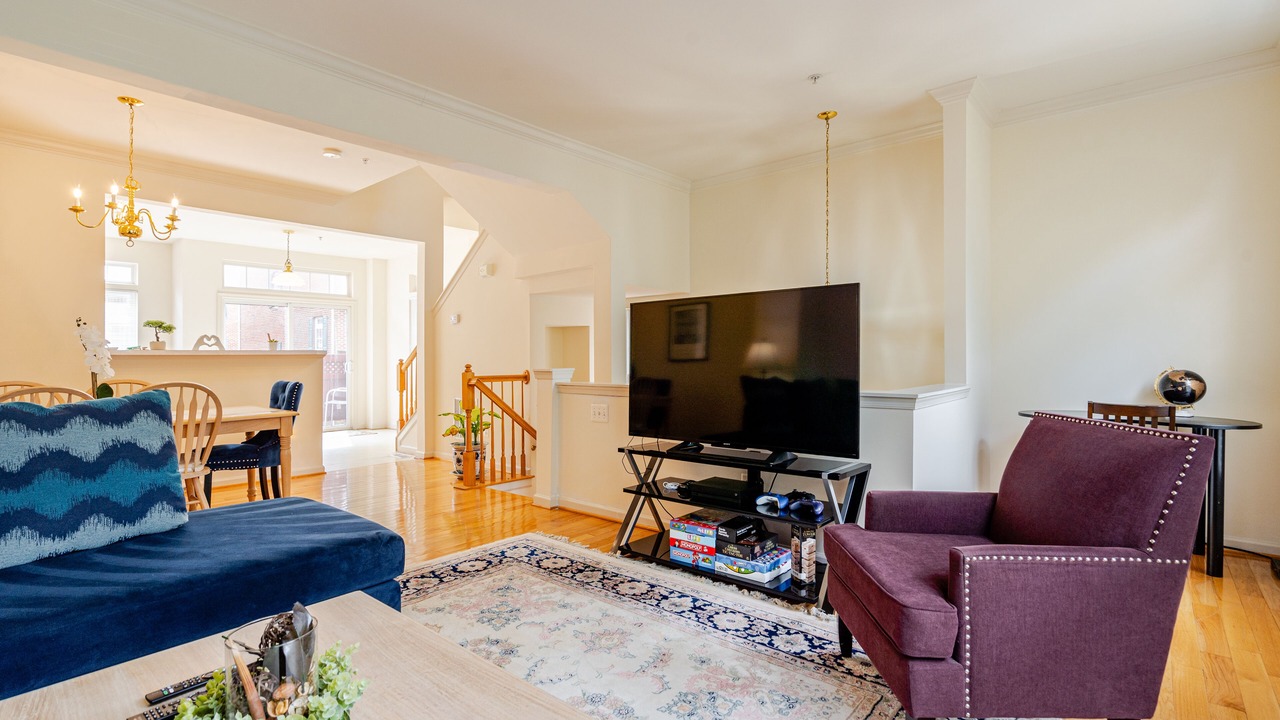 Photo of Livingroom in Baileys Crossroads