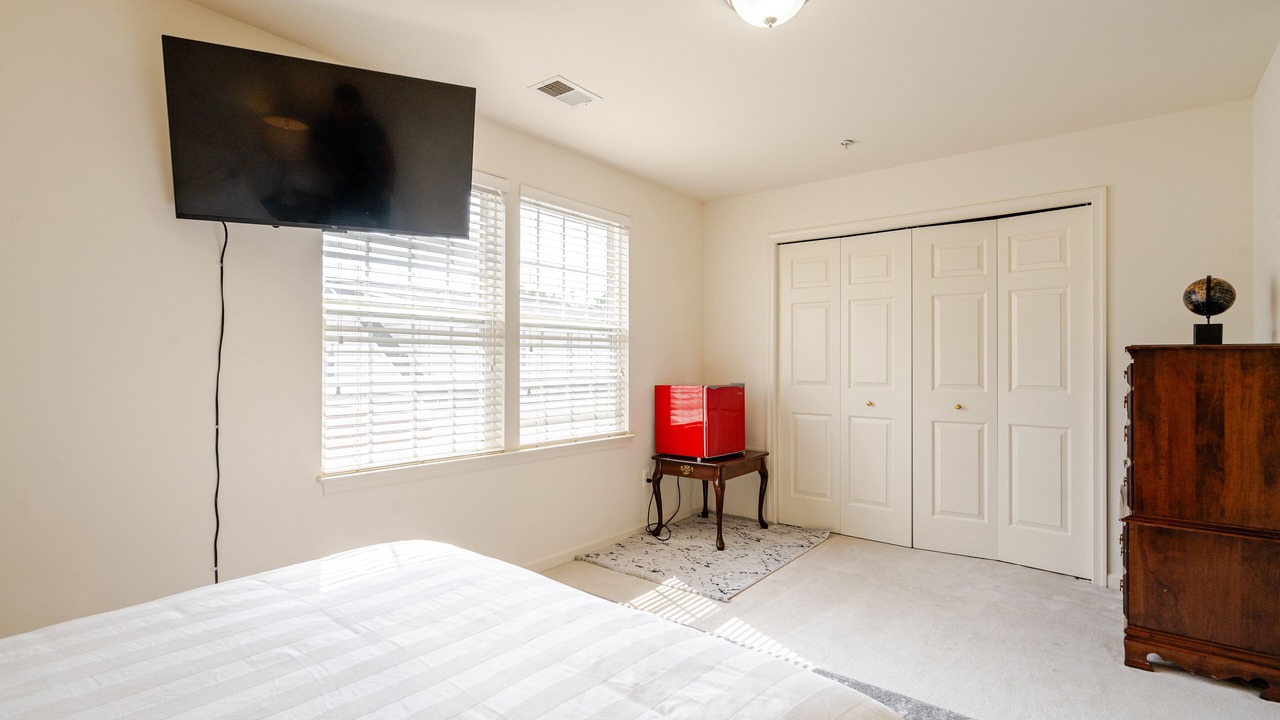 Photo of Bedroom in Baileys Crossroads