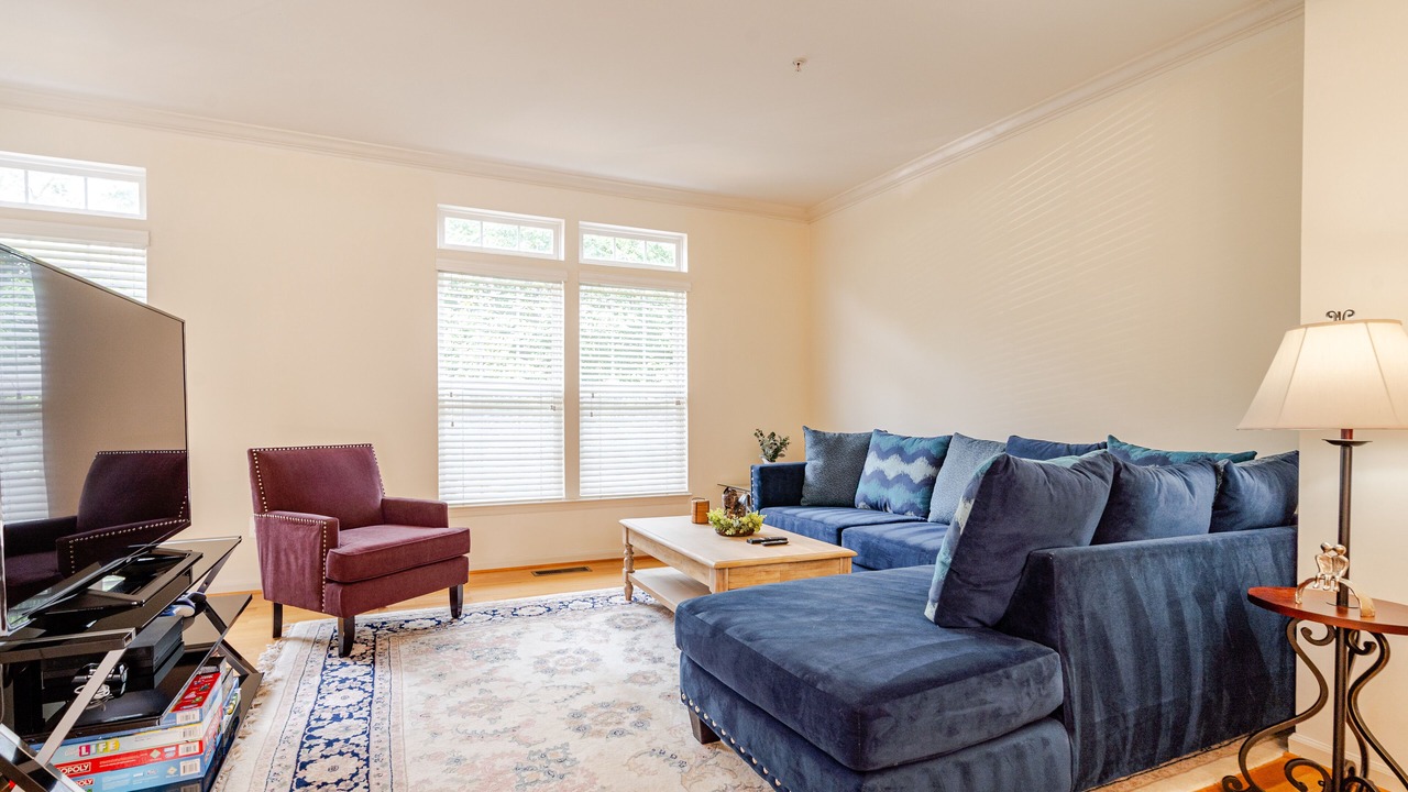Photo of Livingroom in Baileys Crossroads