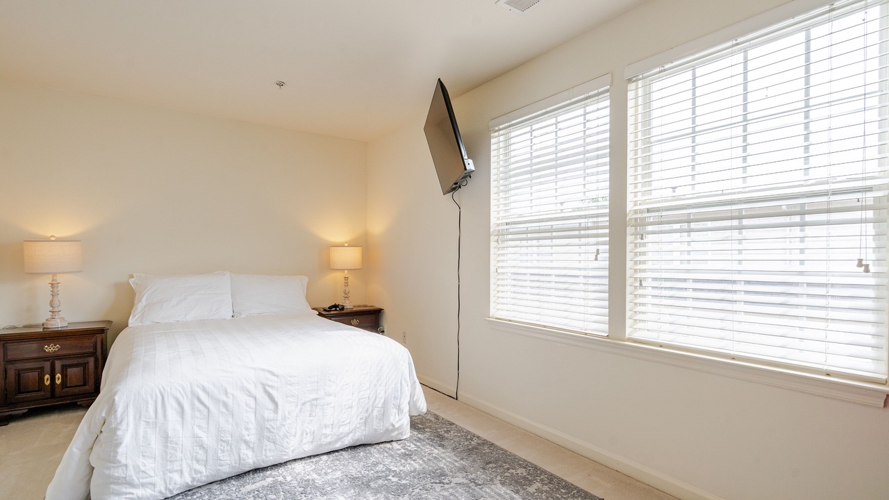 Photo of Bedroom in Baileys Crossroads