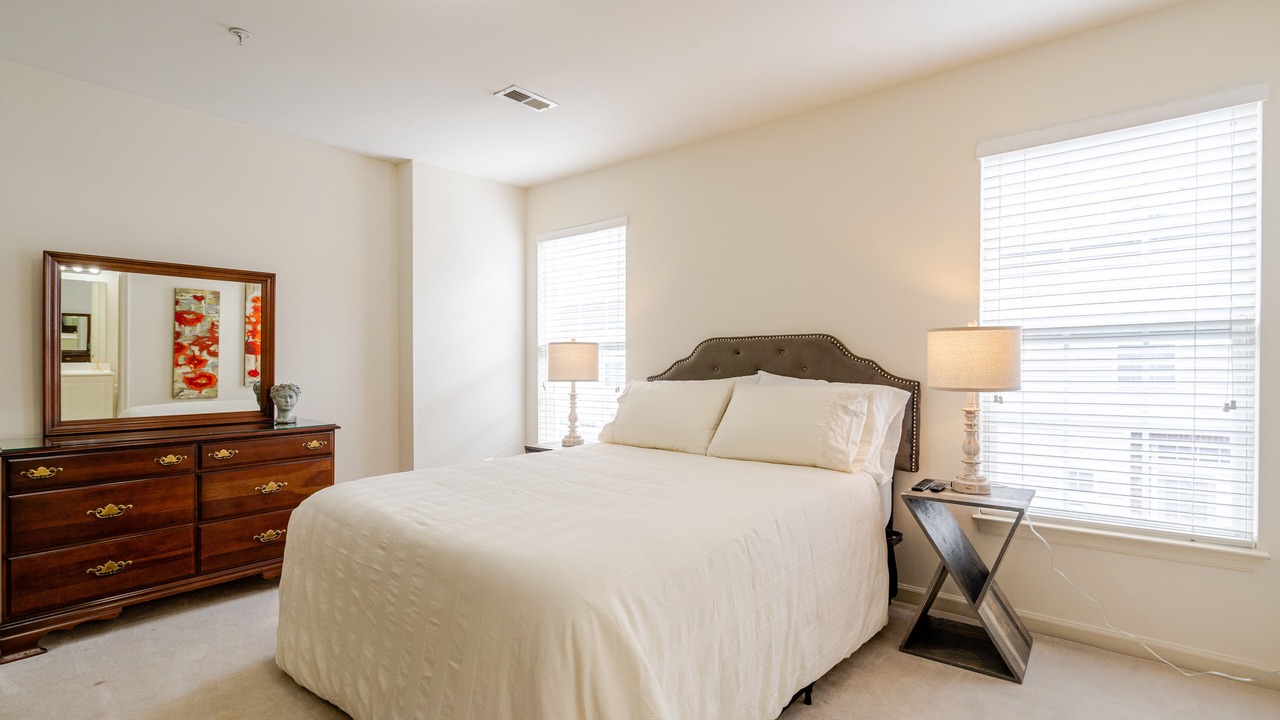 Photo of Bedroom in Baileys Crossroads