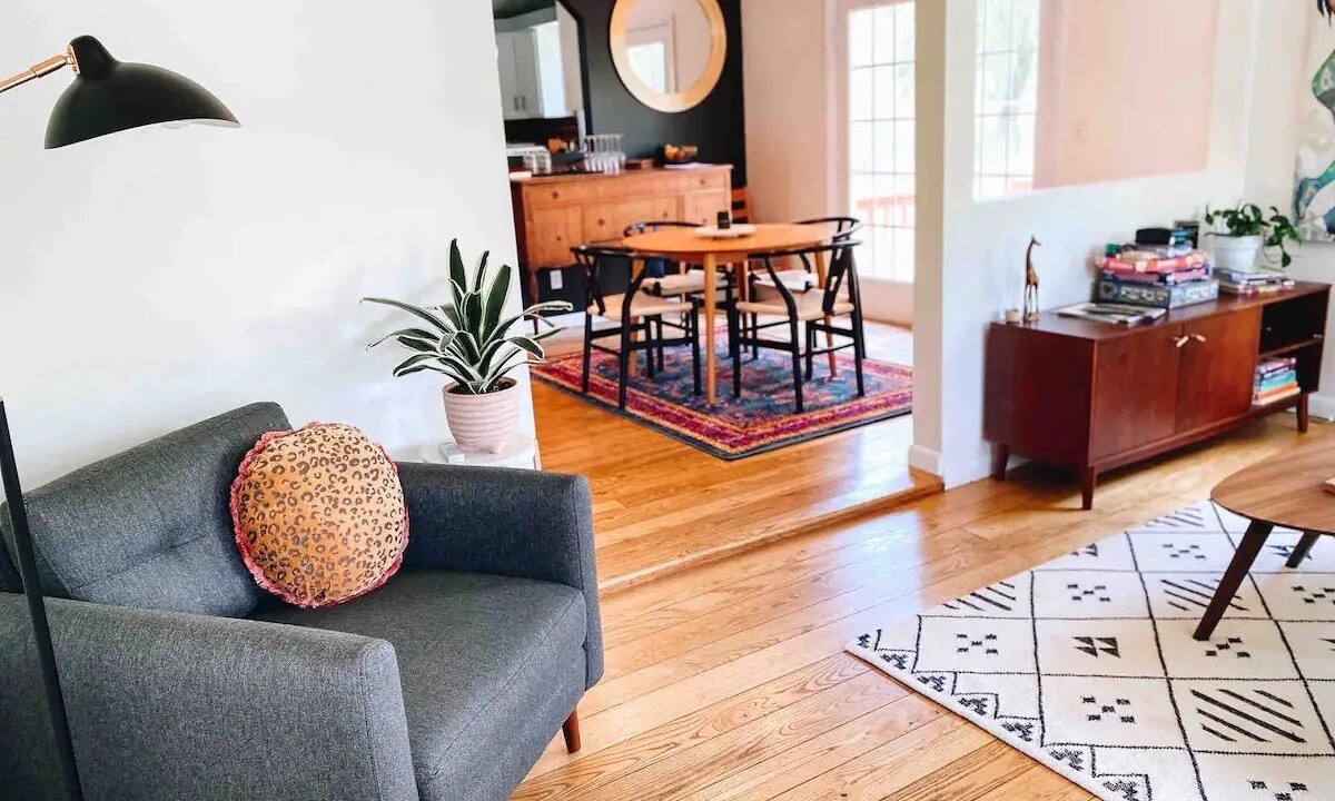 Photo of Livingroom in Lansing