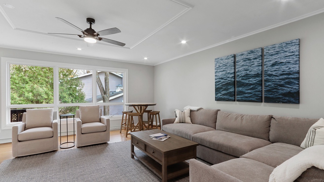 Photo of Livingroom in Williams Bay