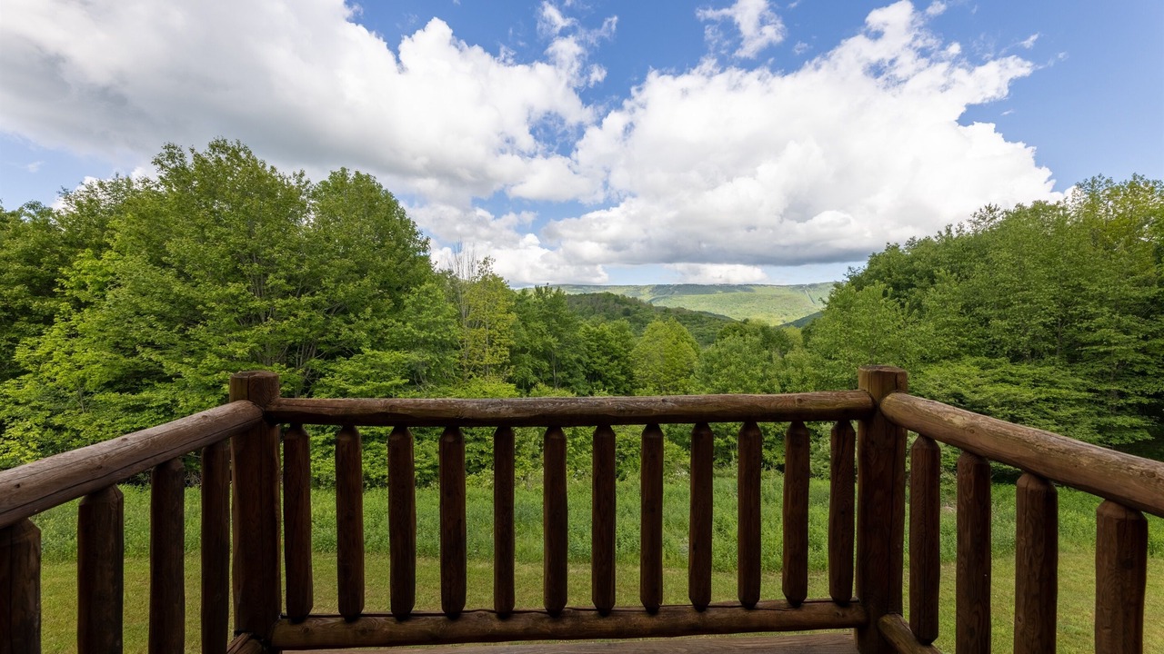 Photo of Patio Balcony in Slatyfork Farm