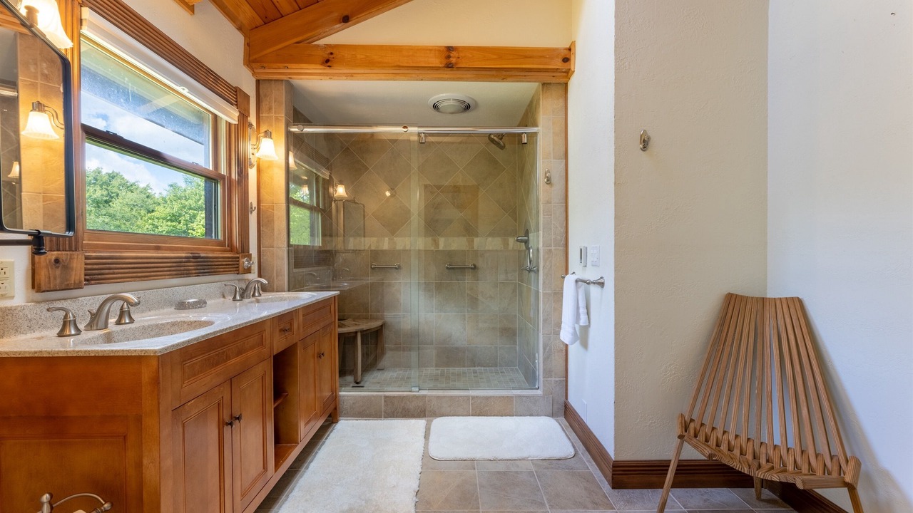 Photo of Bathroom in Slatyfork Farm
