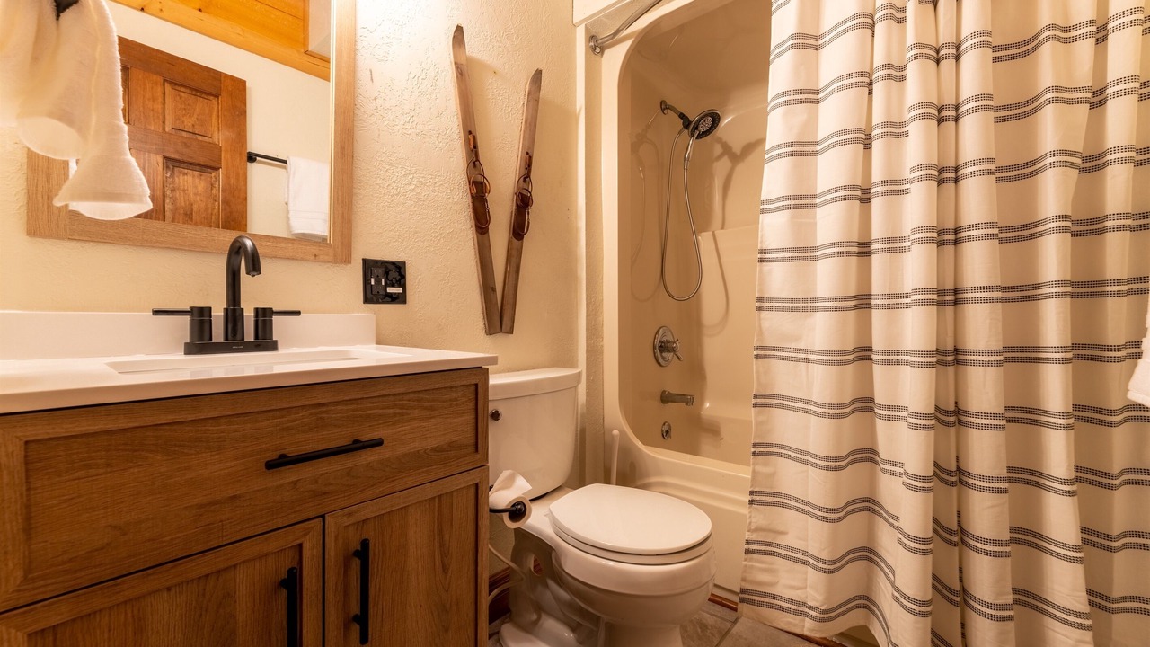 Photo of Bathroom in Slatyfork Farm
