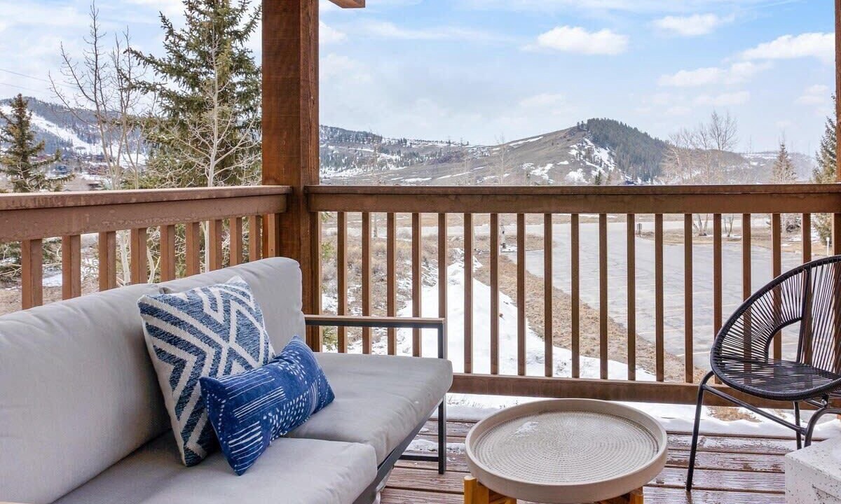 Photo of Patio Balcony in Summit Cove