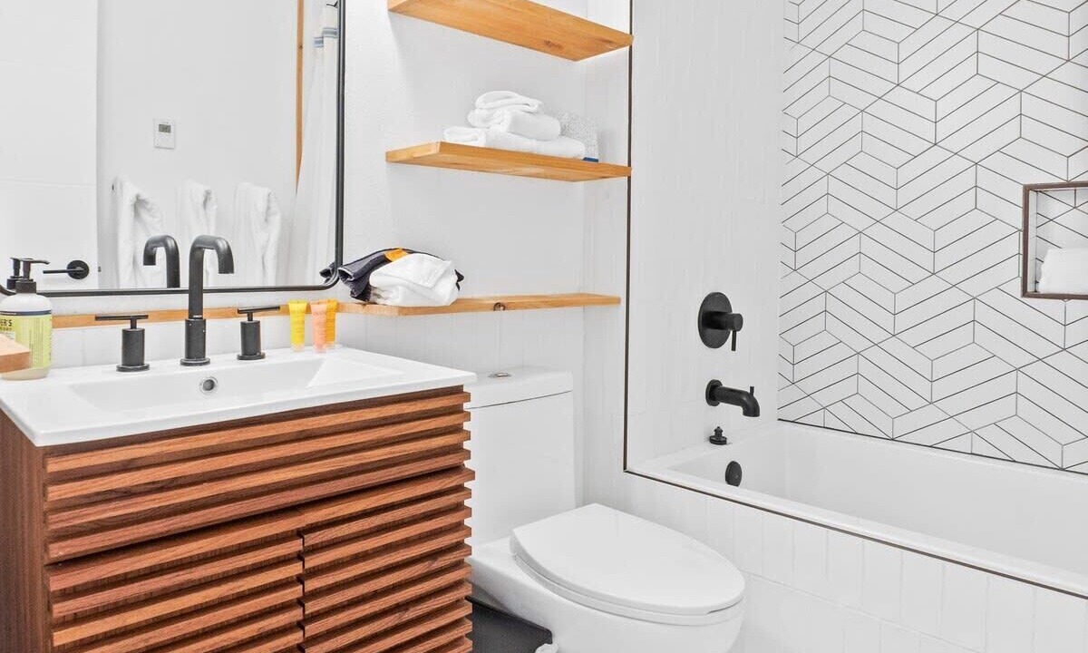 Photo of Bathroom in Summit Cove
