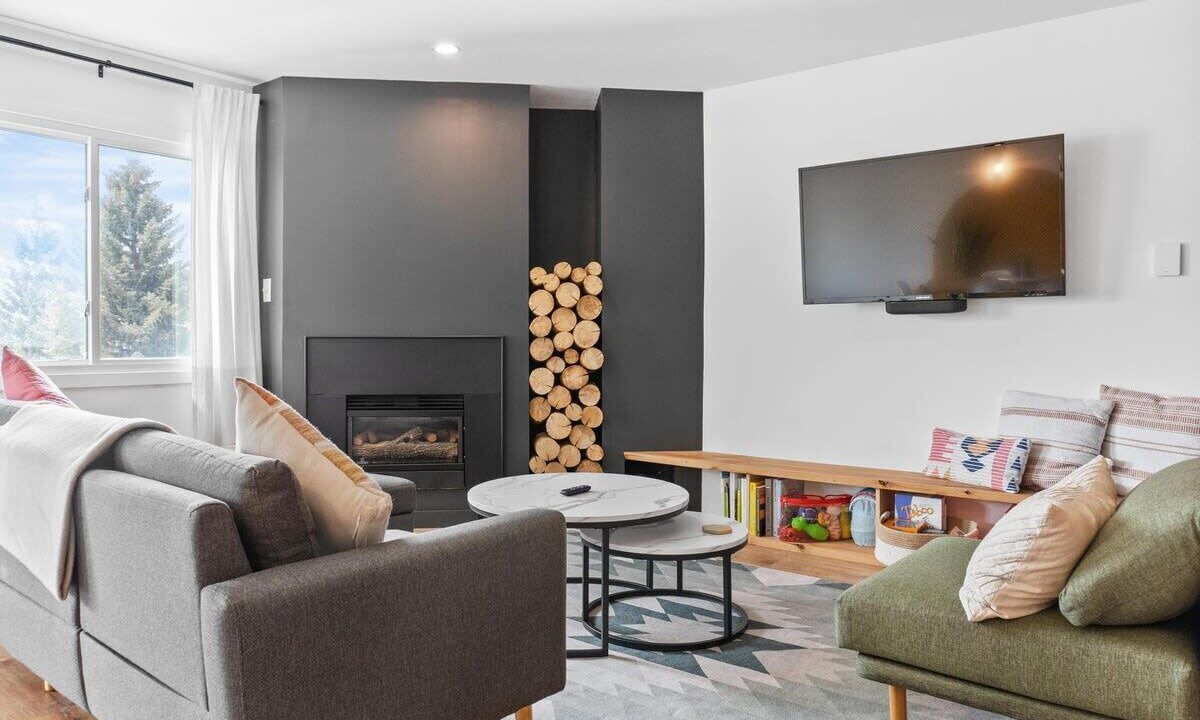 Photo of Livingroom in Summit Cove