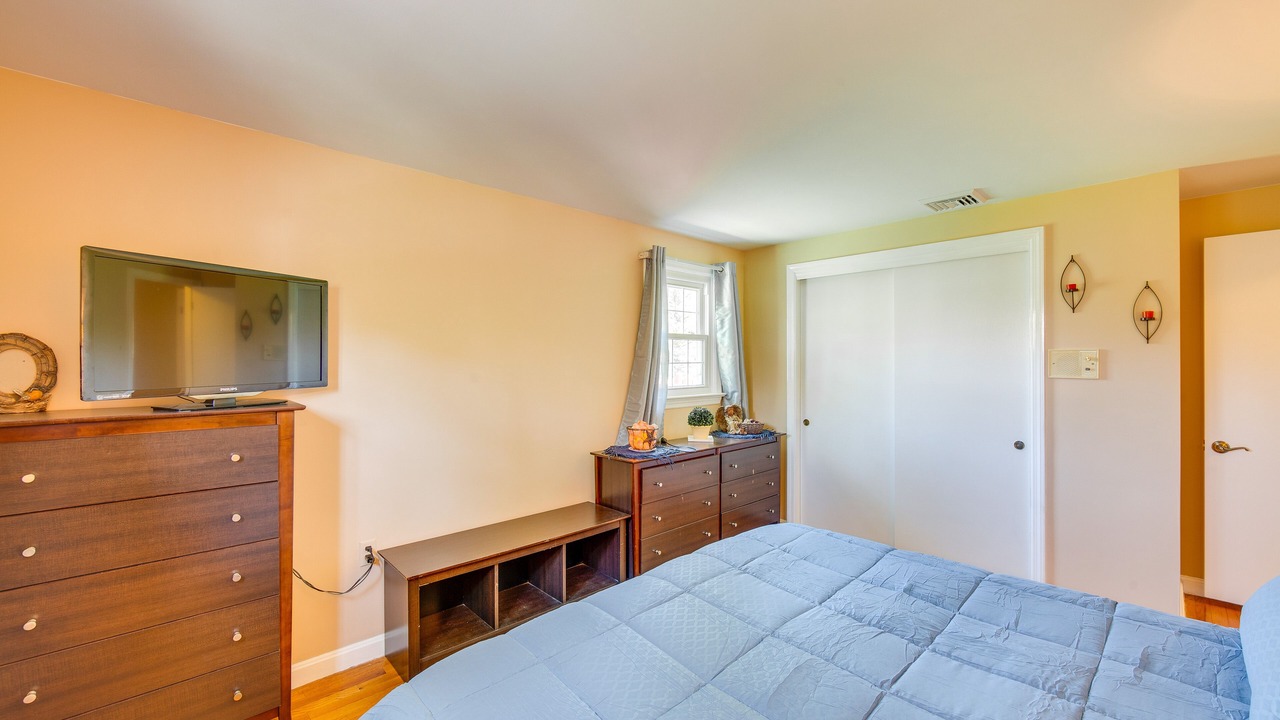 Photo of Bedroom in Leola