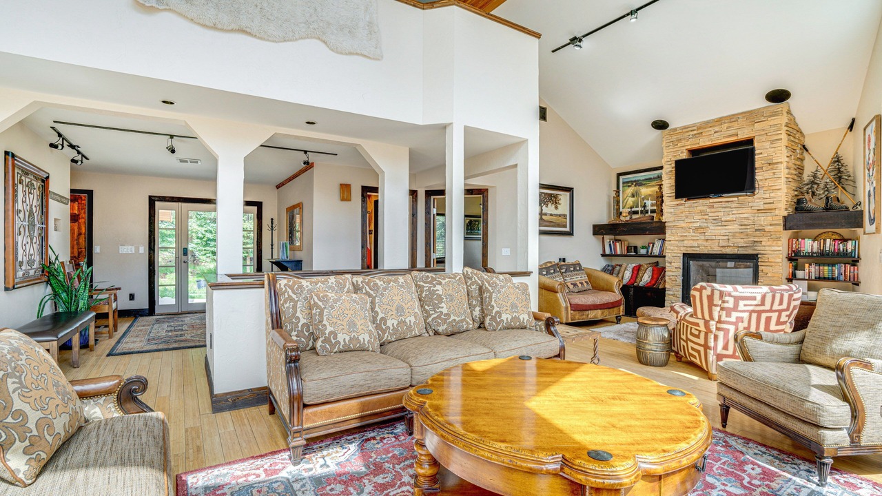 Photo of Livingroom in Quandary Village