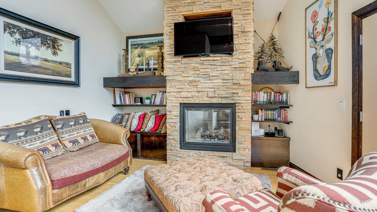 Photo of Livingroom in Quandary Village