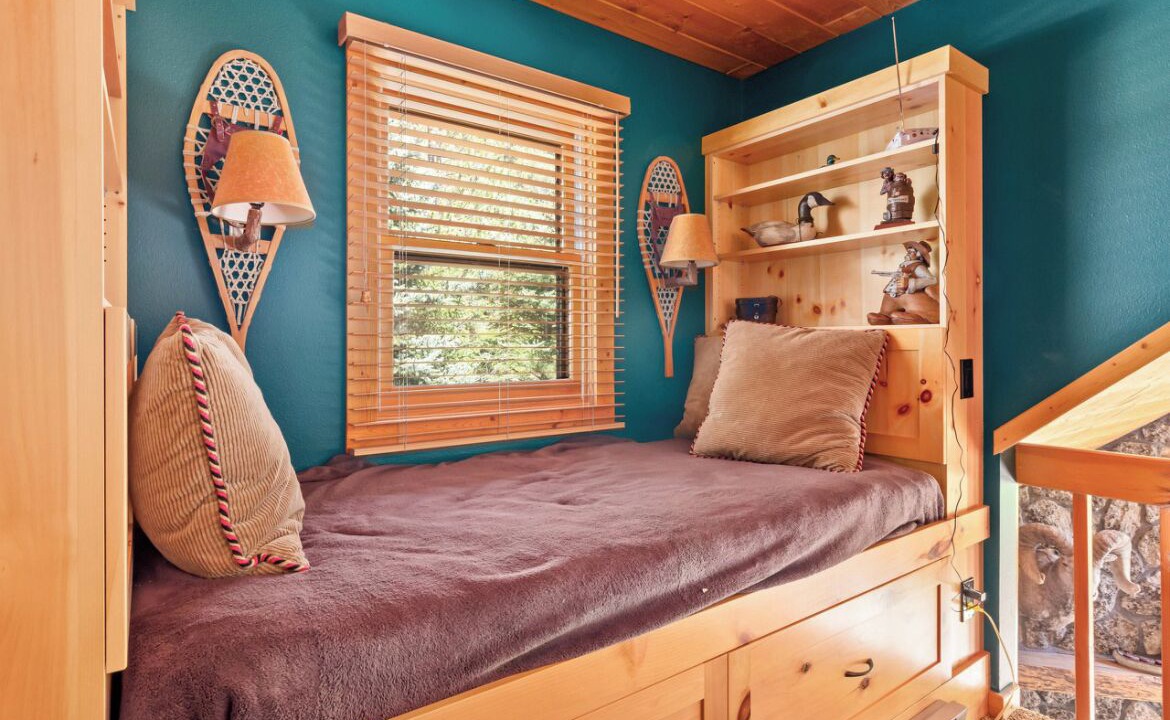 Photo of Bedroom in Drake