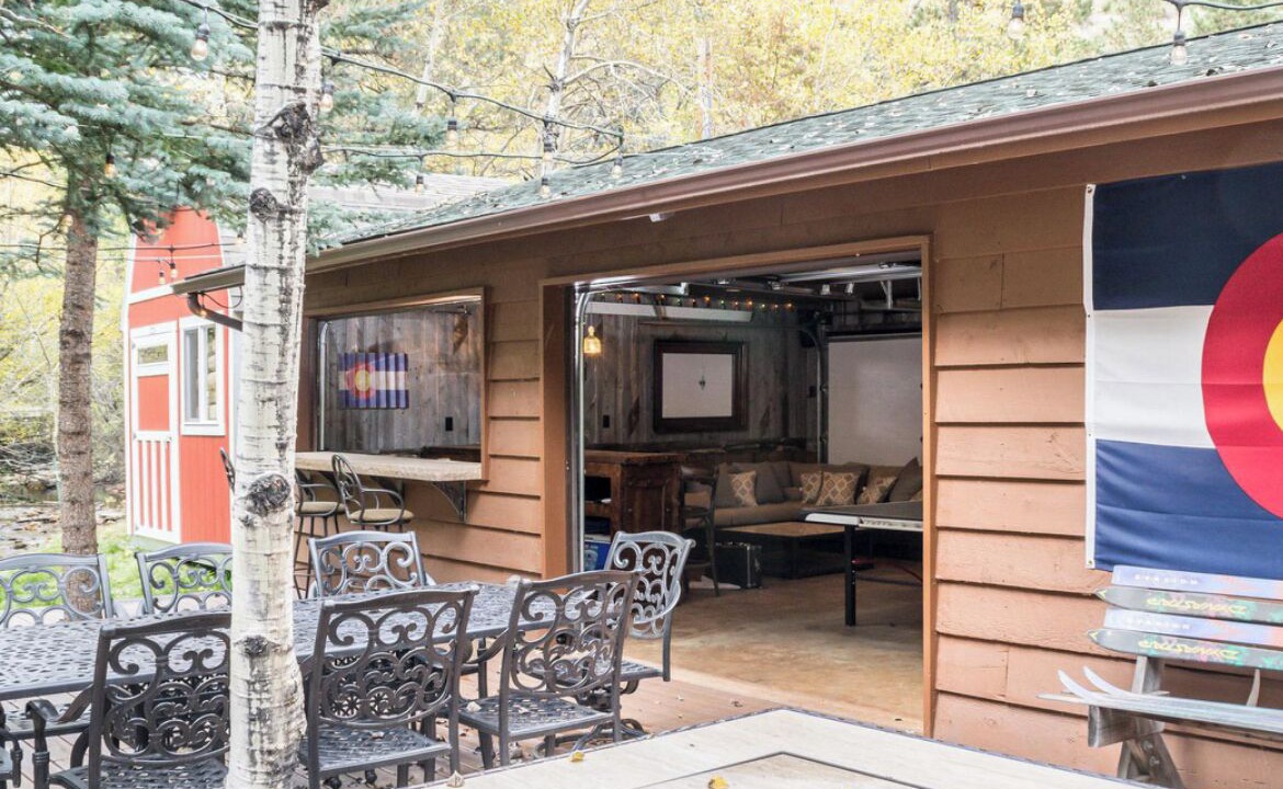 Photo of Outdoor in Drake