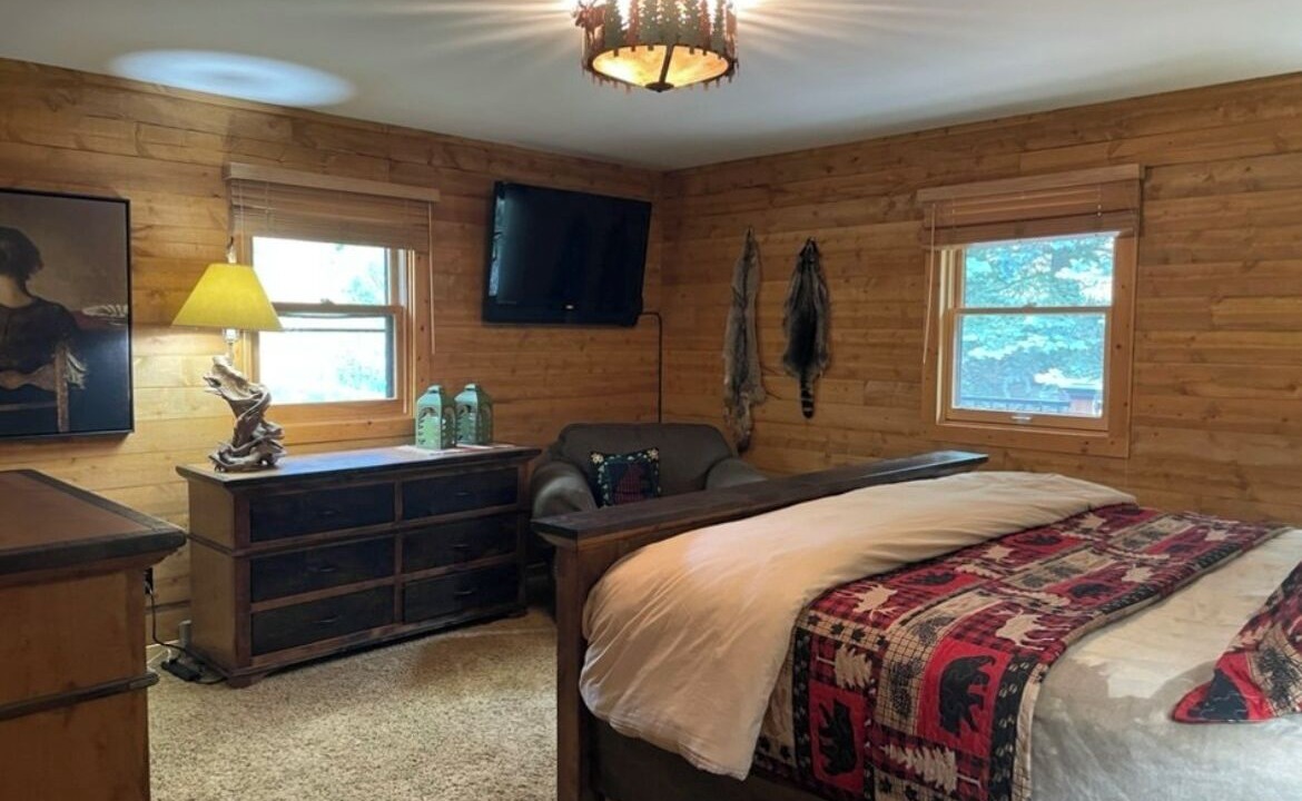 Photo of Bedroom in Drake