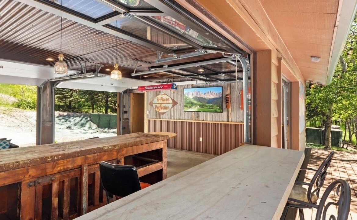 Photo of Outdoor in Drake