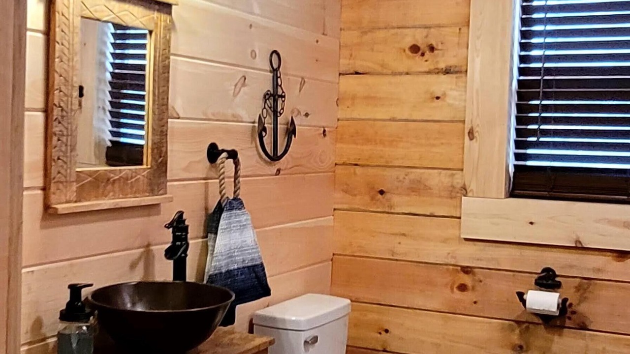 Photo of Bathroom in Ten Mile