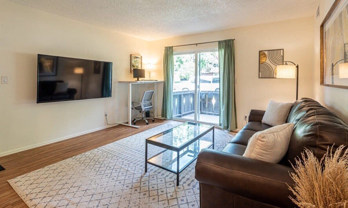 Photo of Livingroom in Glenwood Grove - North Iris