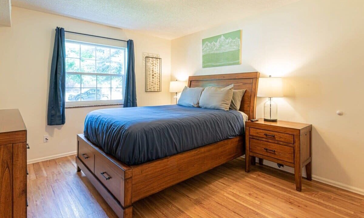 Photo of Bedroom in Glenwood Grove - North Iris