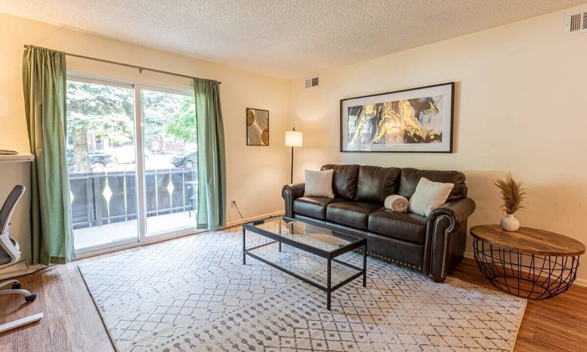 Photo of Livingroom in Glenwood Grove - North Iris