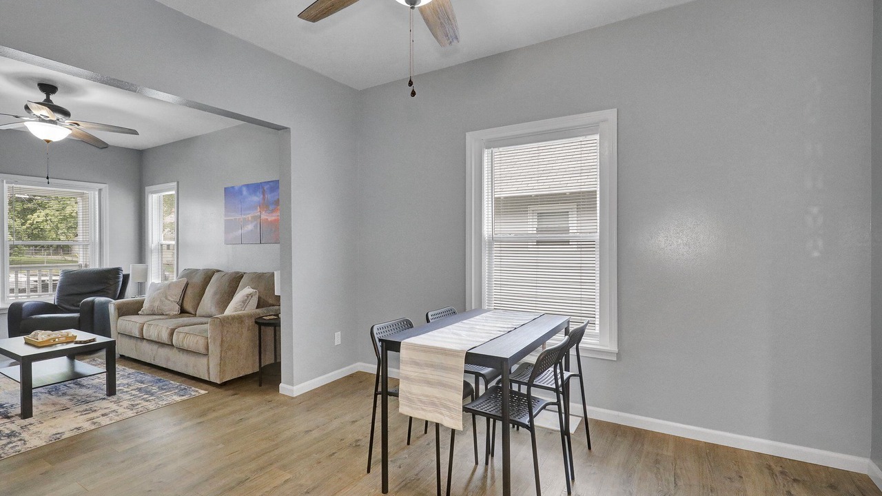Photo of Livingroom in Lansing