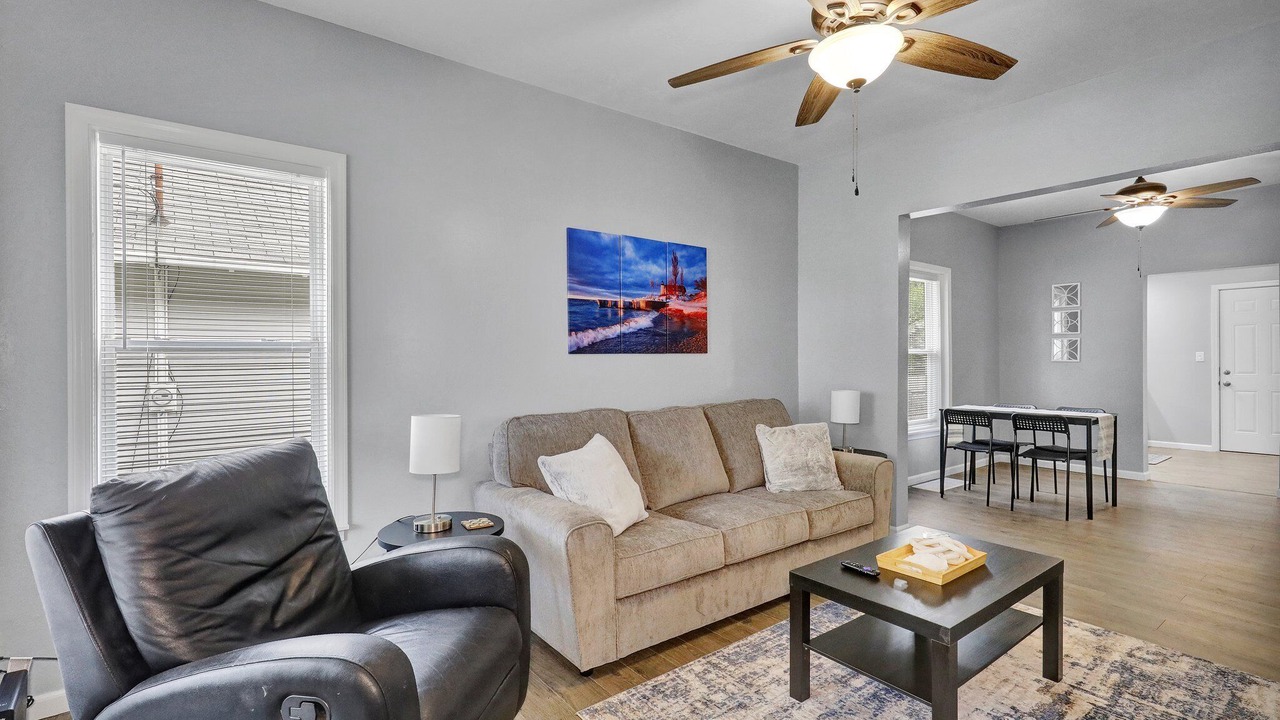 Photo of Livingroom in Lansing