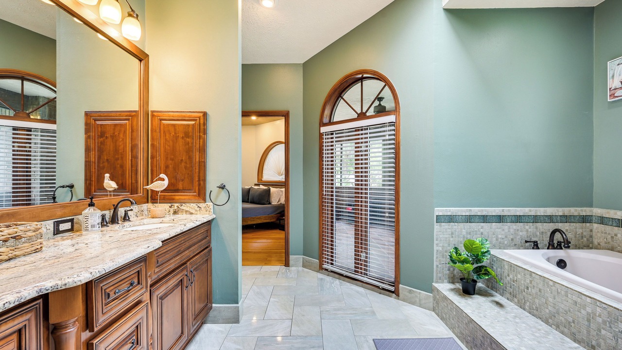 Photo of Bathroom in Temple Crest