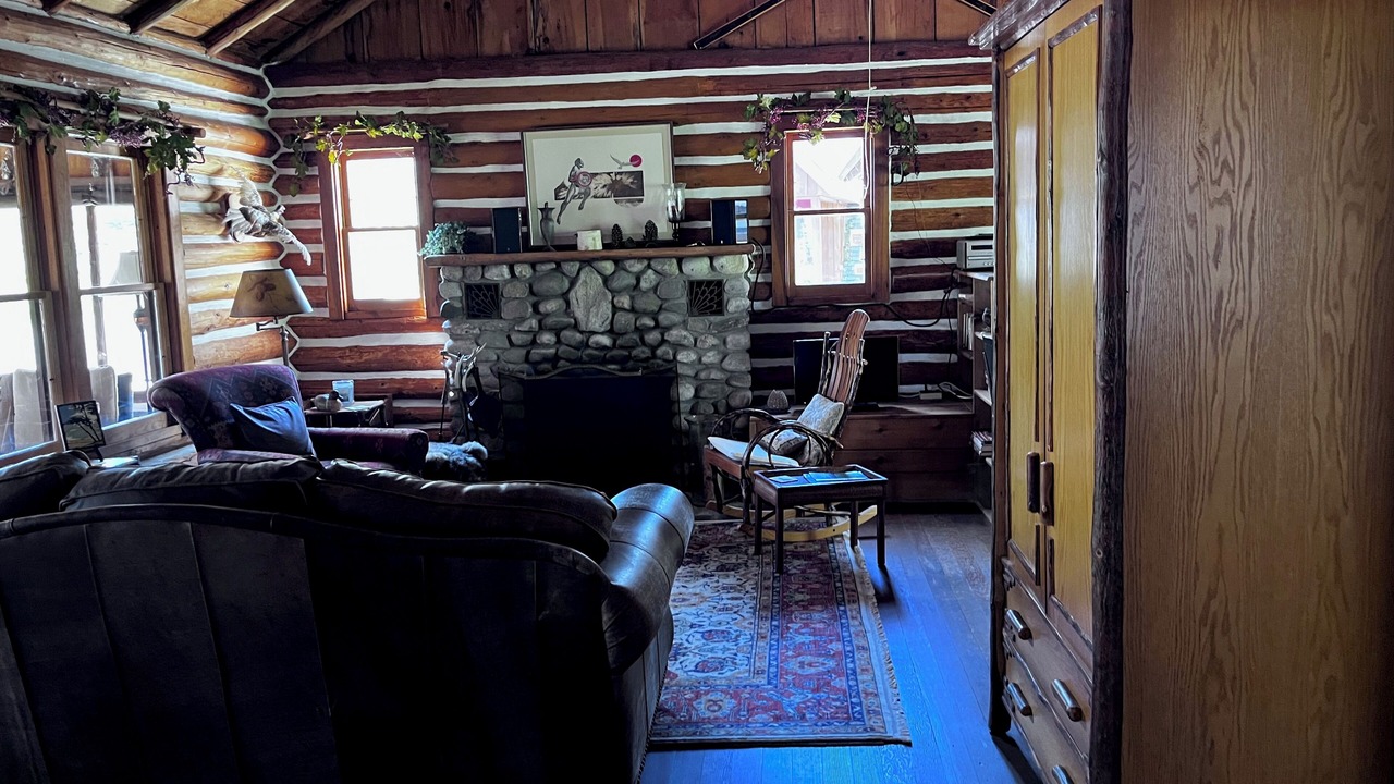 Photo of Livingroom in Maple City