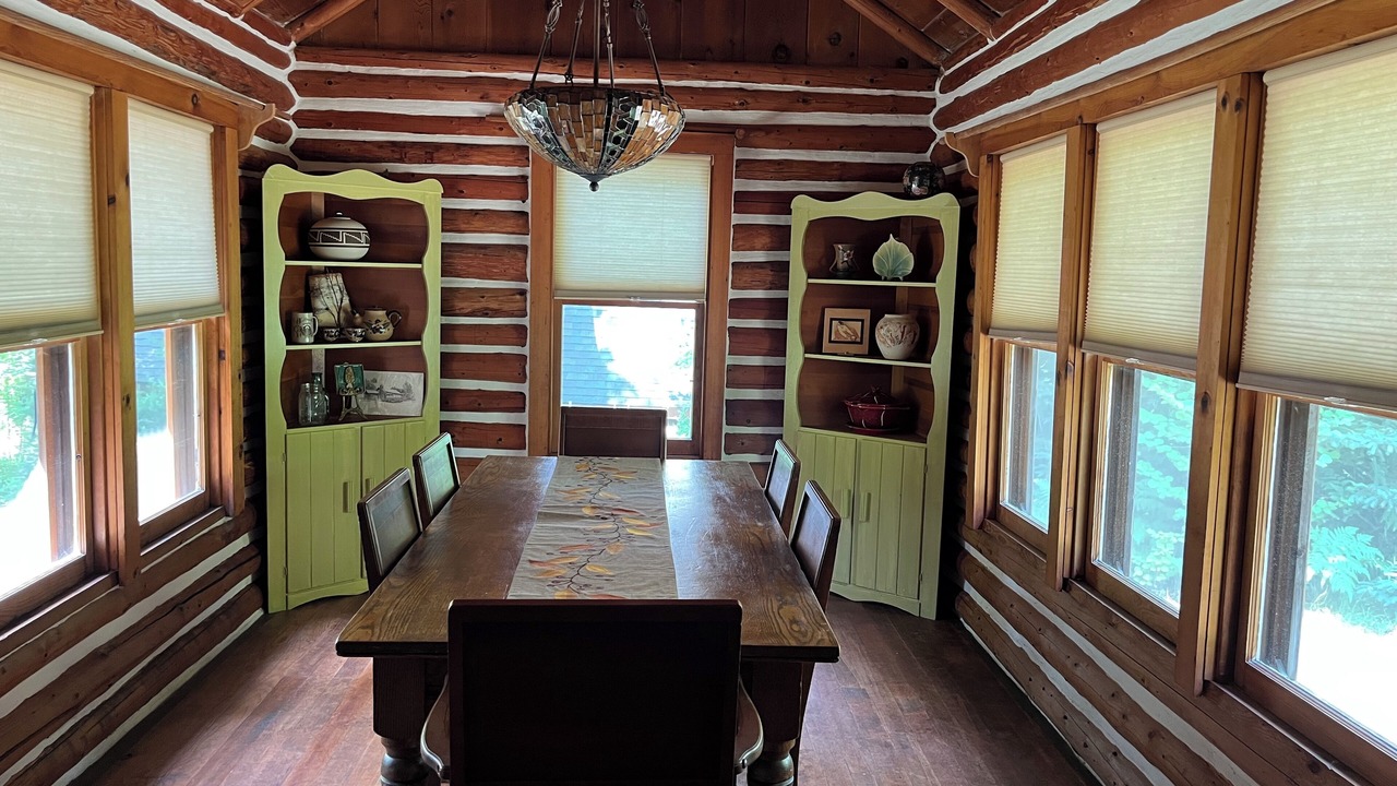 Photo of Bedroom in Maple City