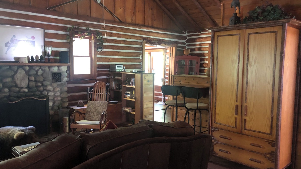 Photo of Bedroom in Maple City