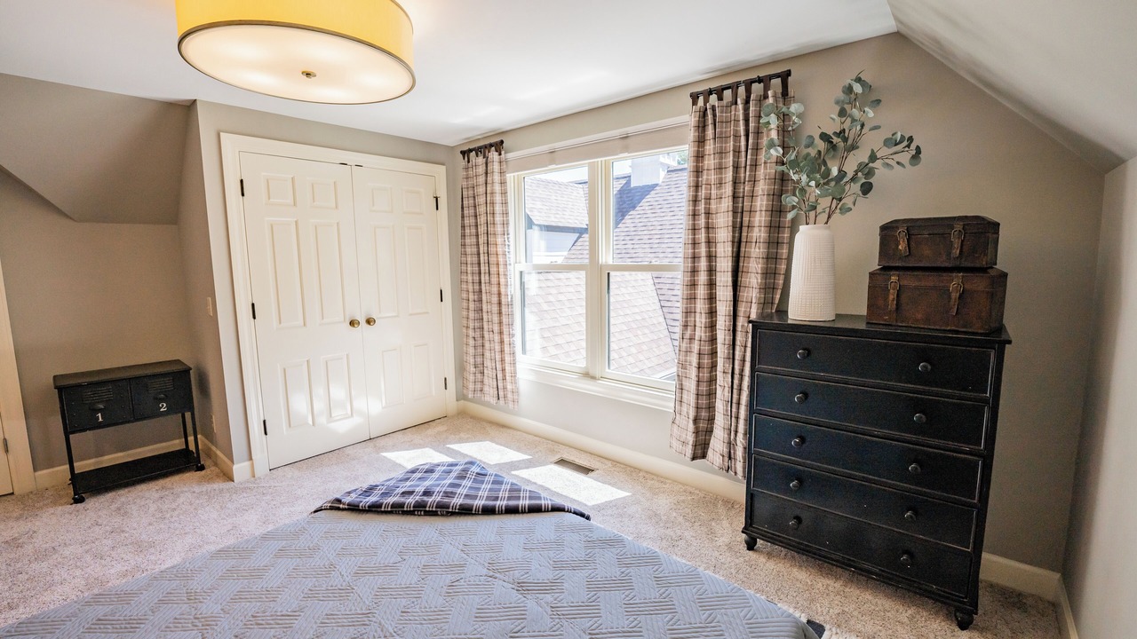 Photo of Bedroom in Niles
