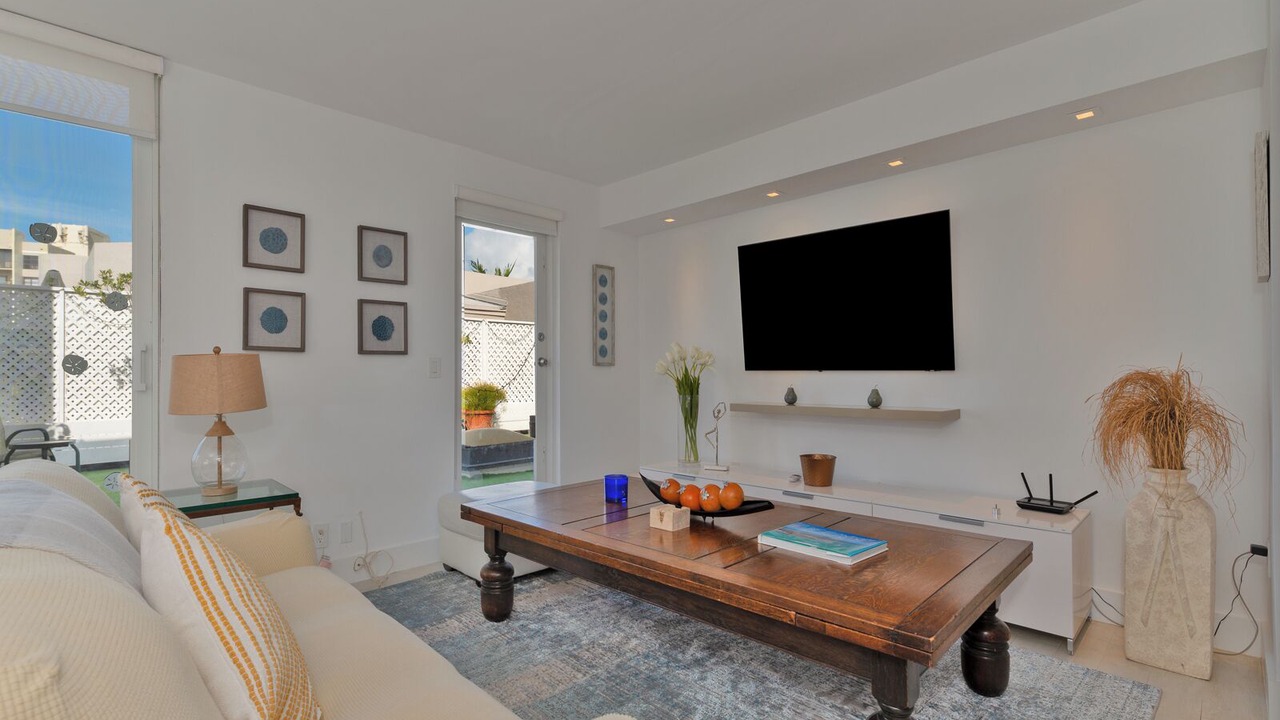 Photo of Livingroom in Key Biscayne
