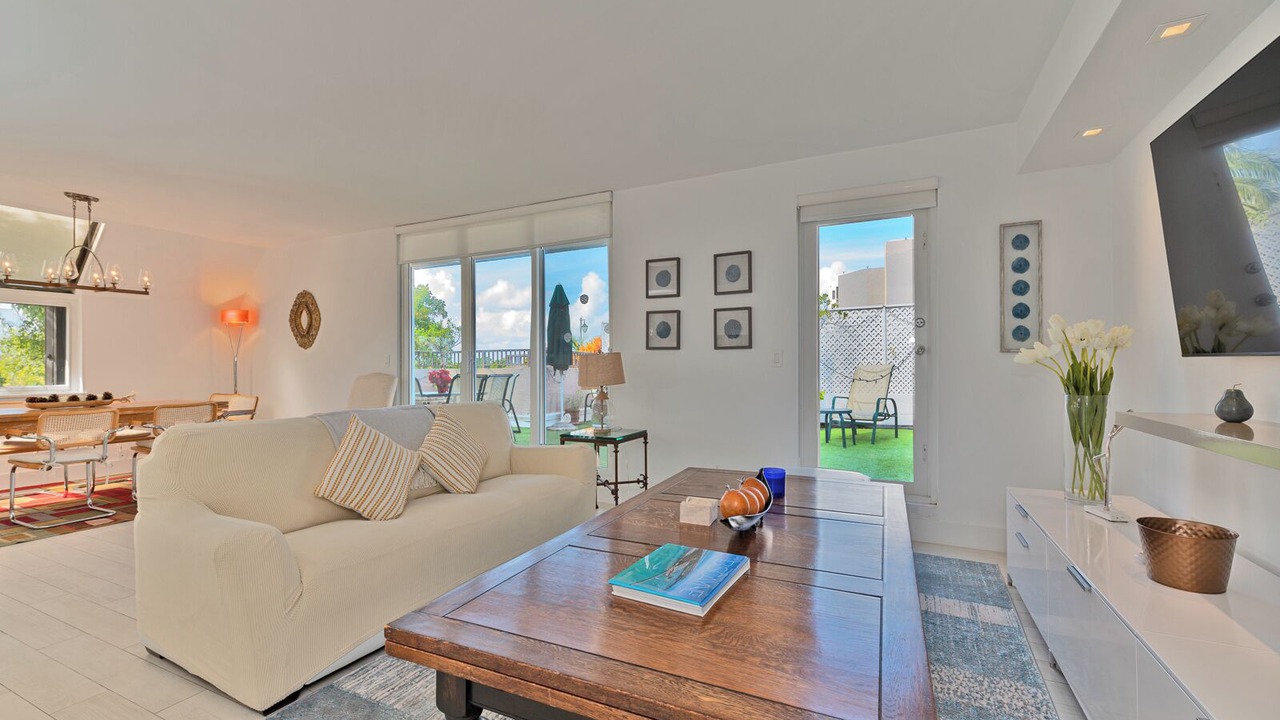 Photo of Livingroom in Key Biscayne