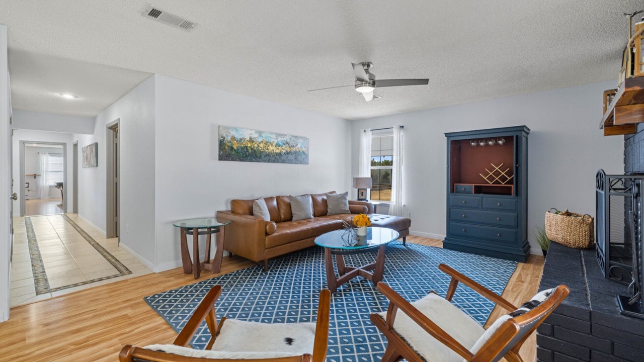 Photo of Livingroom in Leander