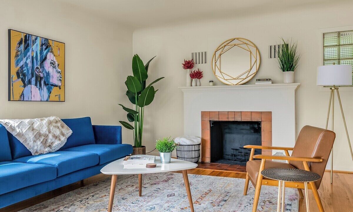 Photo of Livingroom in West Queen Anne