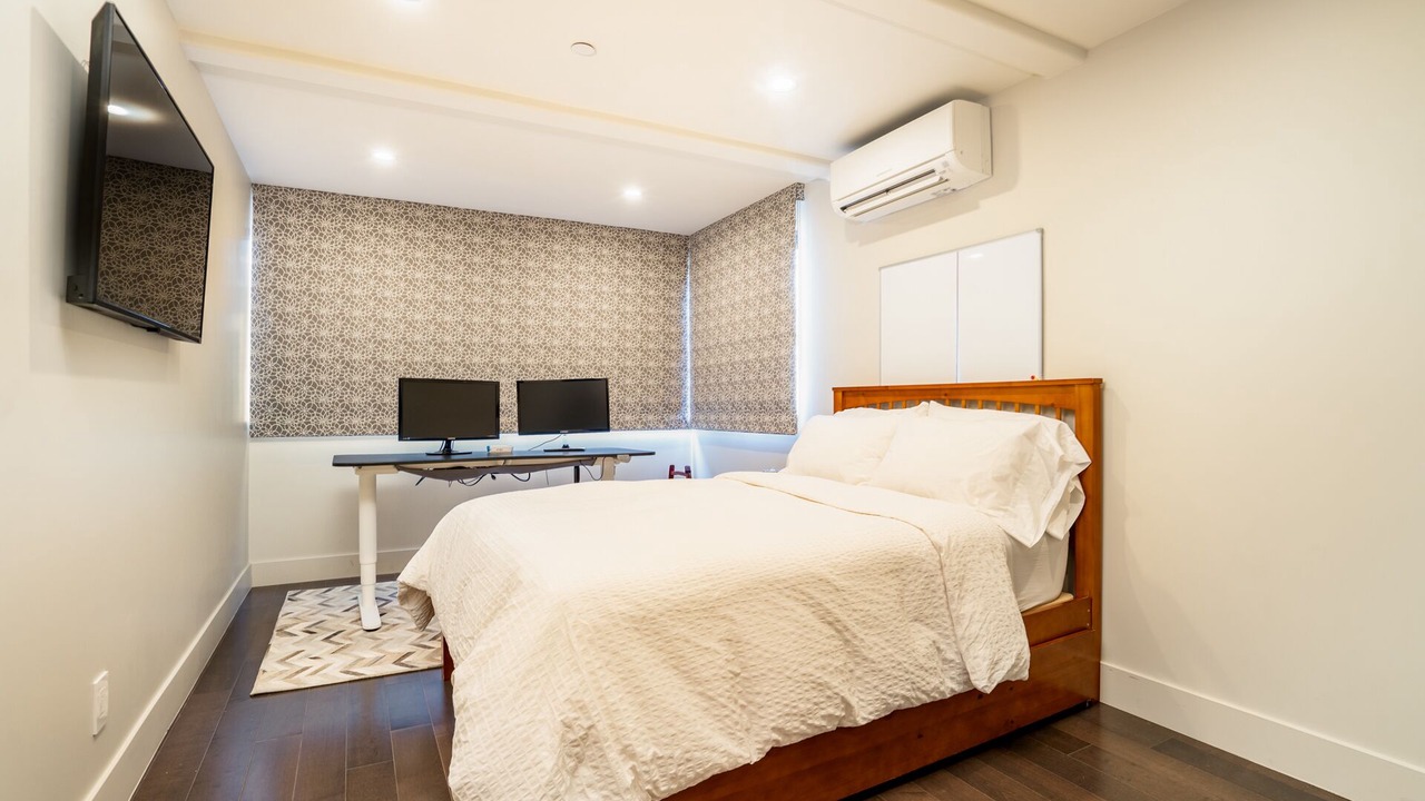 Photo of Bedroom in Seal Beach