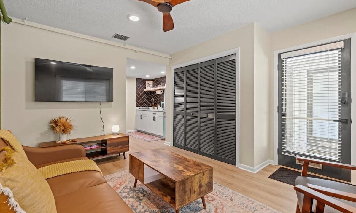 Photo of Livingroom in Atlantic Beach