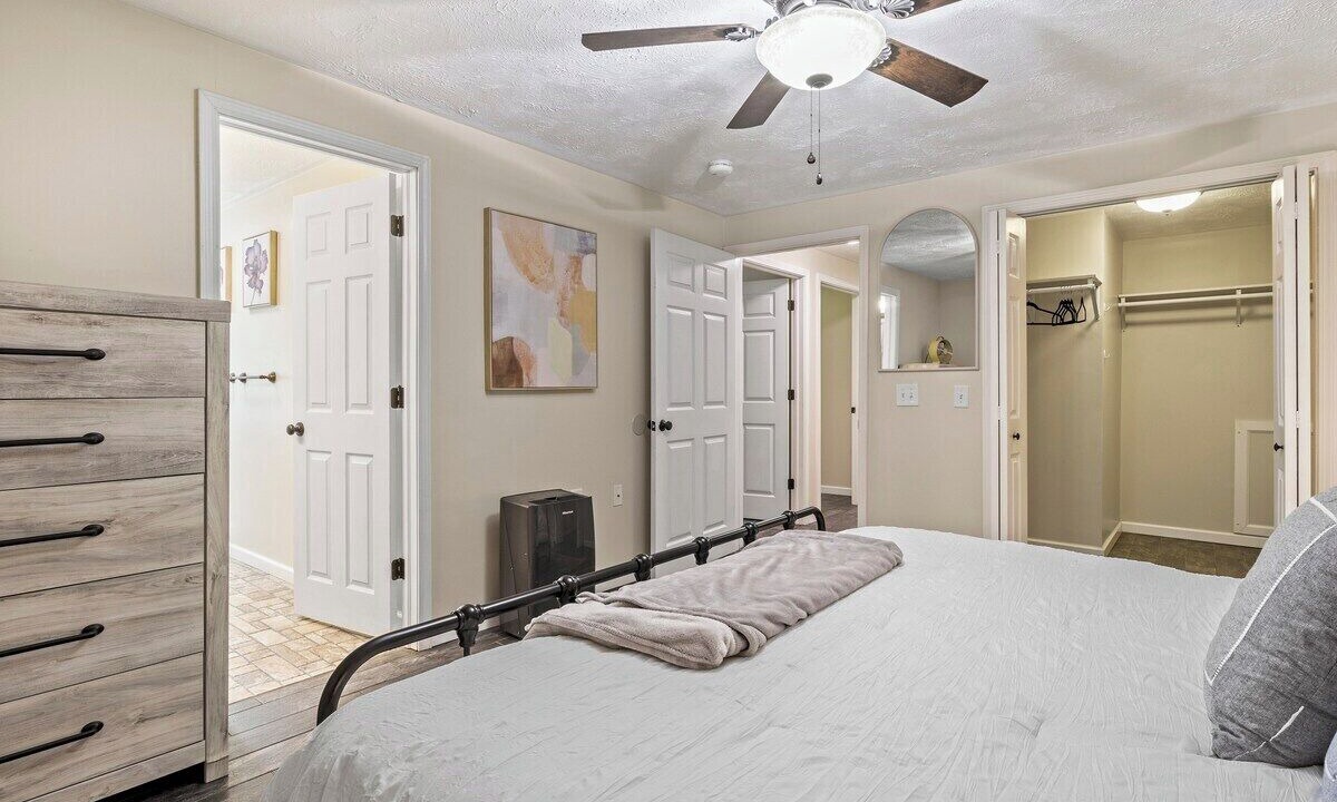 Photo of Bedroom in Lansing