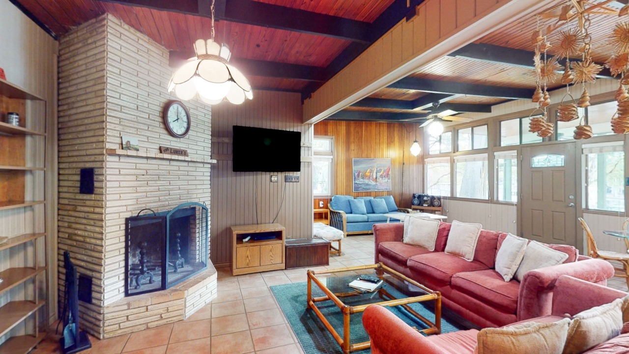 Photo of Livingroom in McQueeney