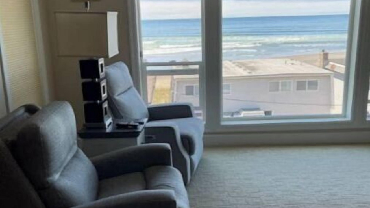 Photo of Livingroom in Rockaway Beach