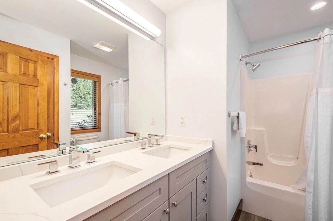Photo of Bathroom in Waterfront Greens