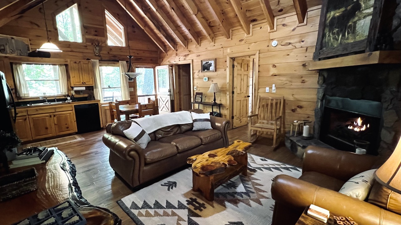 Photo of Livingroom in Cherry Log